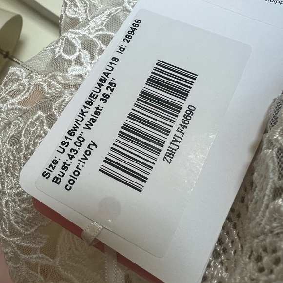 NWT A-line V-Neck Asymmetrical Lace Chiffon Wedding Dress With Ruffle - Picture 5 of 6